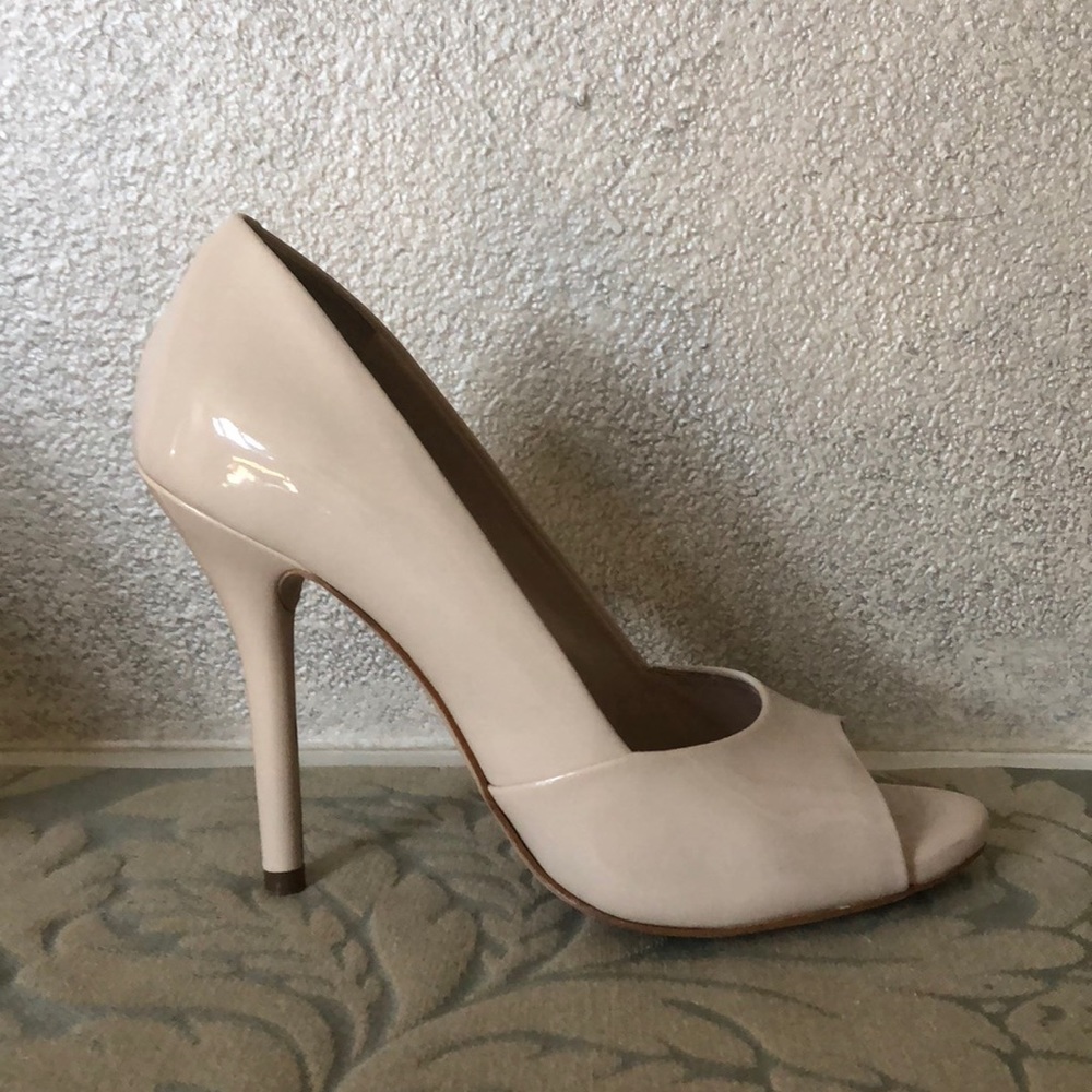 Cream color high heel 71/2 size shoe